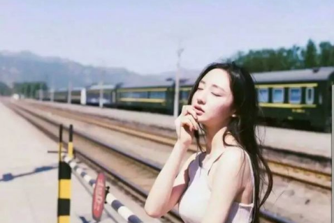 唯美伤感的说说心情短语2018 喜欢只是从浓烈变得悄无声息